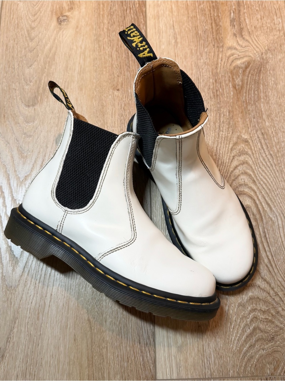 Dr. Martens 2976 White Smooth Leather Chelsea Boots Size 37 / 6 W / 5 M